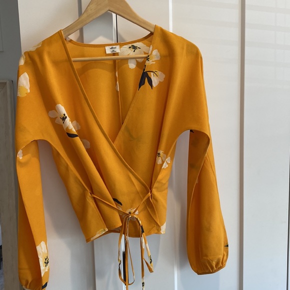 Aritzia floral wrap blouse - Picture 3 of 5